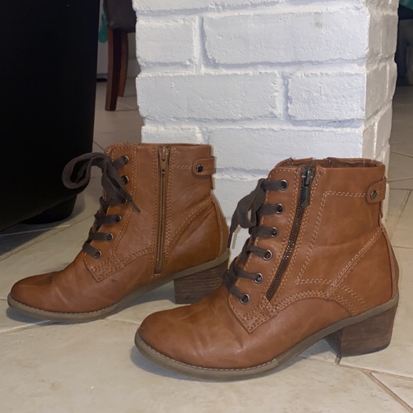 Brown Combat Boots with chunk heel. - Picture 1 of 3